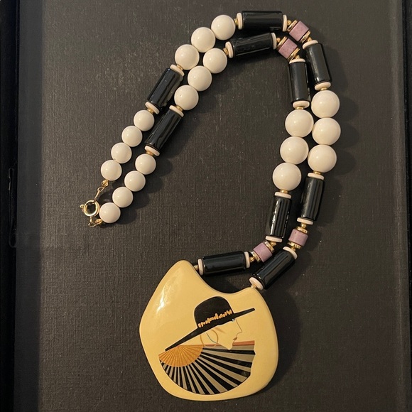 1980’s Japan Ceramic Art Deco Style Lady Pendant Necklace - Picture 7 of 11